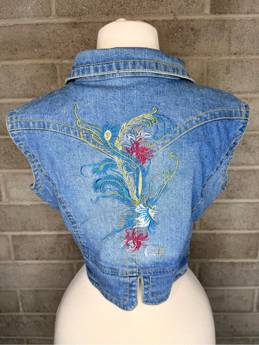 Styles To Go Y2K Denim Vest Size 10 Embroidered Bird Floral Cropped Jean
